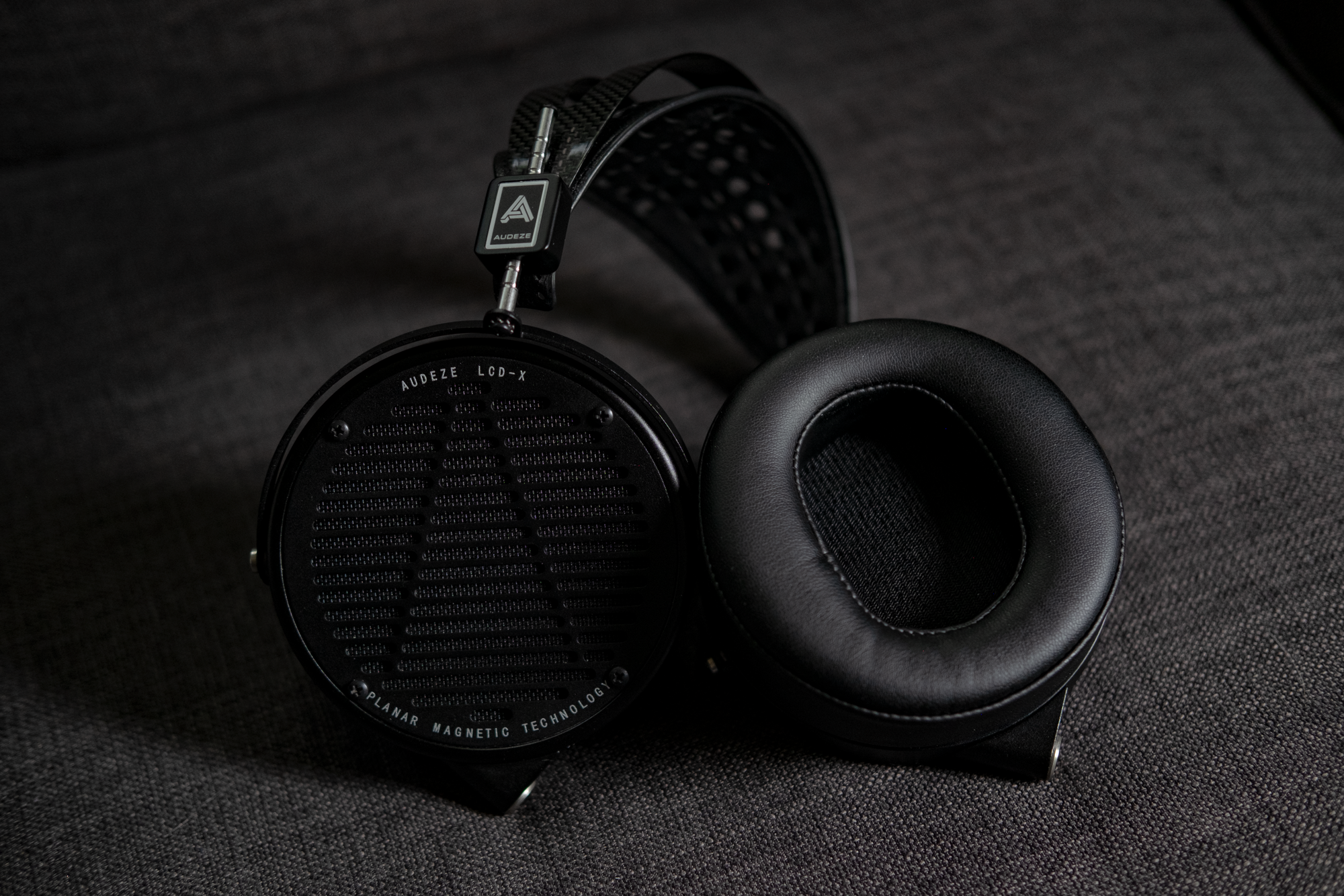 Roll Safe: Audeze's Leather vs. Leather-free Pads | Den-Fi.com