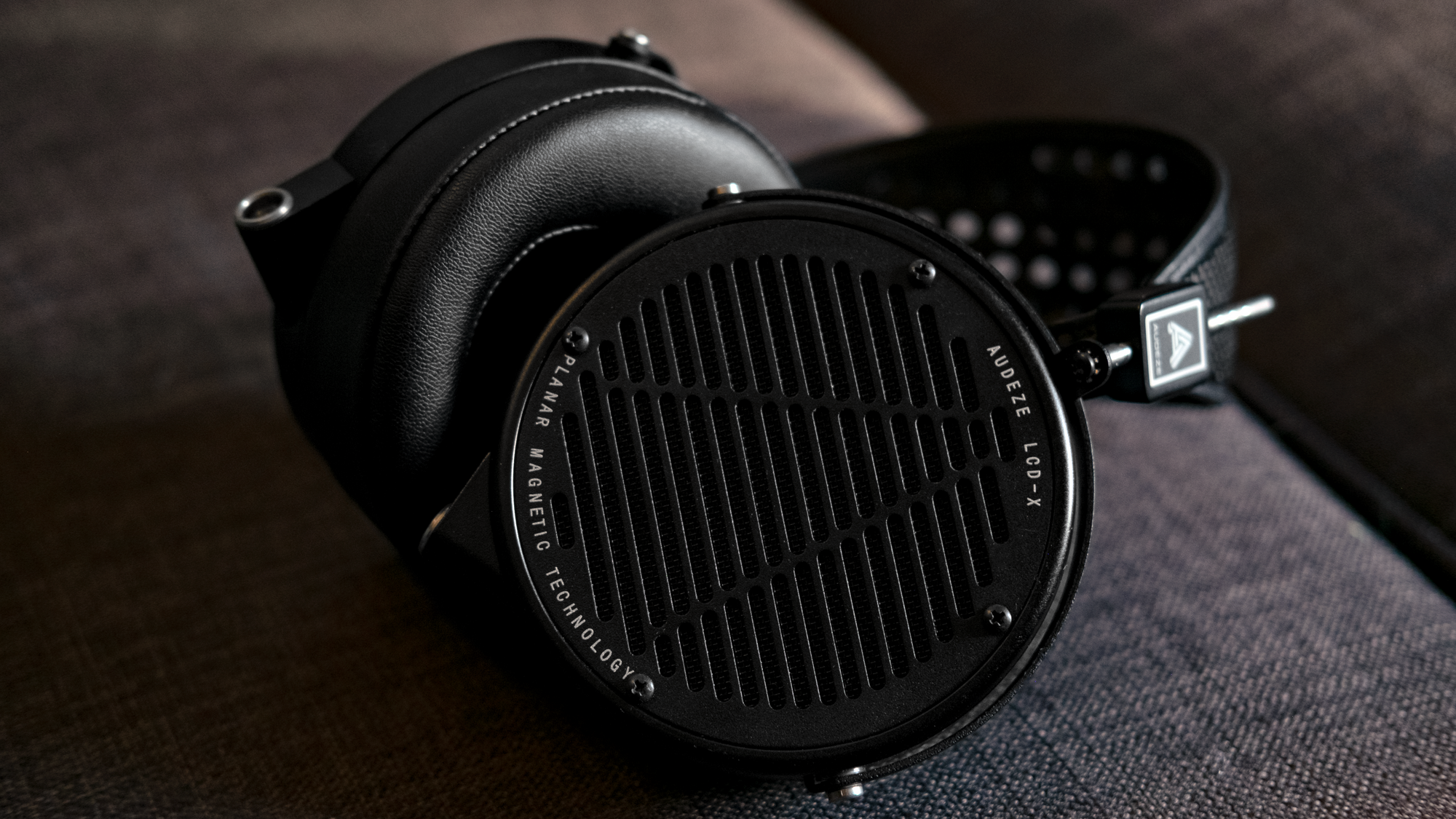 Roll Safe: Audeze's Leather vs. Leather-free Pads | Den-Fi.com